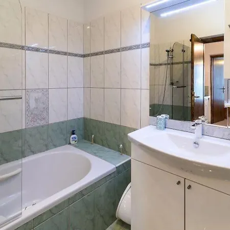 With Private Pool And Beautiful Sea View - By Traveler Tourist Agency Krk - Id 2106 Apartman
