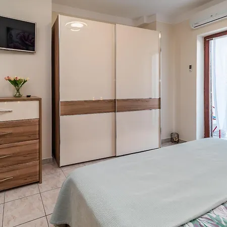 With Private Pool And Beautiful Sea View - By Traveler Tourist Agency Krk - Id 2106 * Vrbnik (Primorje-Gorski Kotar)