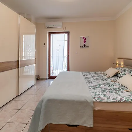 Apartment With Private Pool And Beautiful Sea View - By Traveler Tourist Agency Krk - Id 2106 Vrbnik (Primorje-Gorski Kotar)